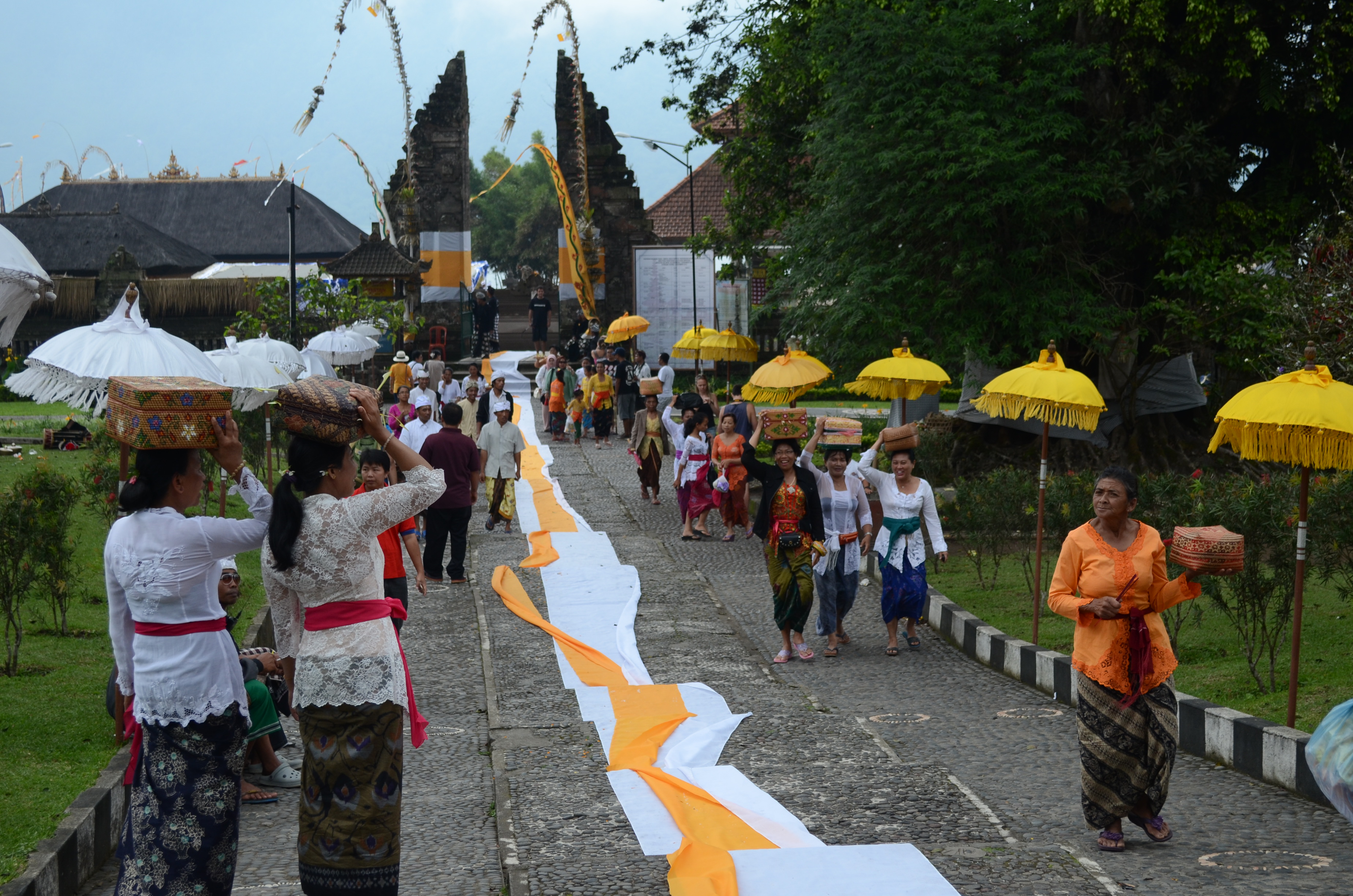 Cérémonie au Temple Ulun Danu Cérémonie au Temple Ulun Danu