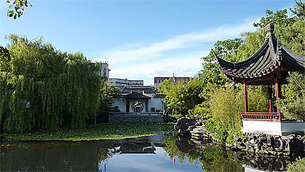 Dr. Sun Yan Set chinese garden
