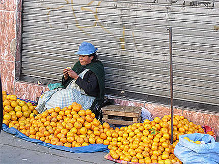 Vendeuse de mandarines à La Paz