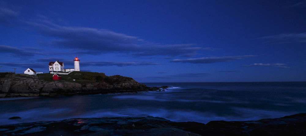 "Nubble lighthouse" la nuit tombée