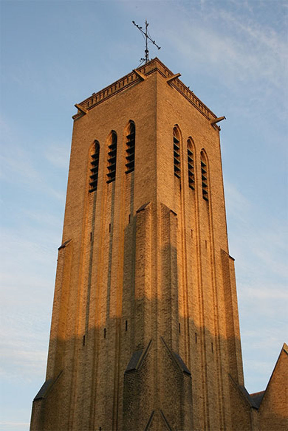 Clocher de l'église Saint Martin en début de soirée