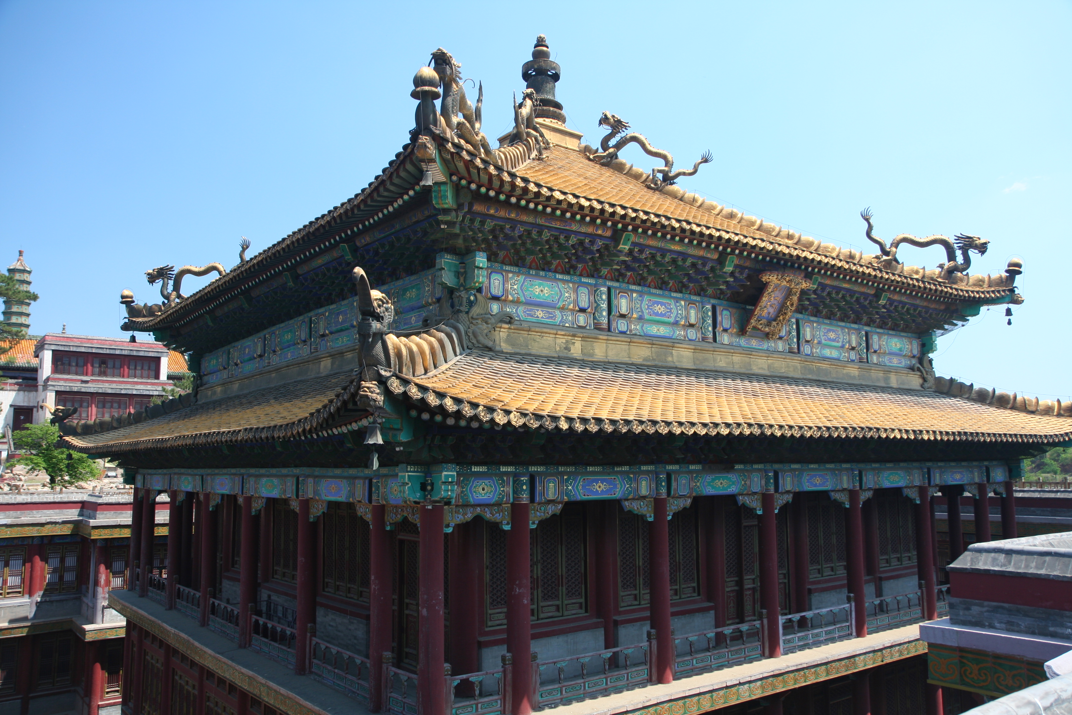 Le toit du temple à 1km de l'école du Potala Le toit du temple à 1km de l'école du Potala