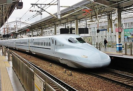 Arrivée du Shinkansen pour Tokyo