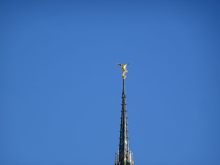 Un ange dans le ciel au Mont-Saint-Michel
