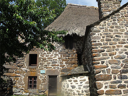Ferme des Frères Perrel à Moudeyres XVIIe siècle Ferme des Frères Perrel à Moudeyres XVIIe siècle
