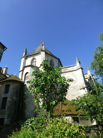 Au pied de l'église de Mortagne