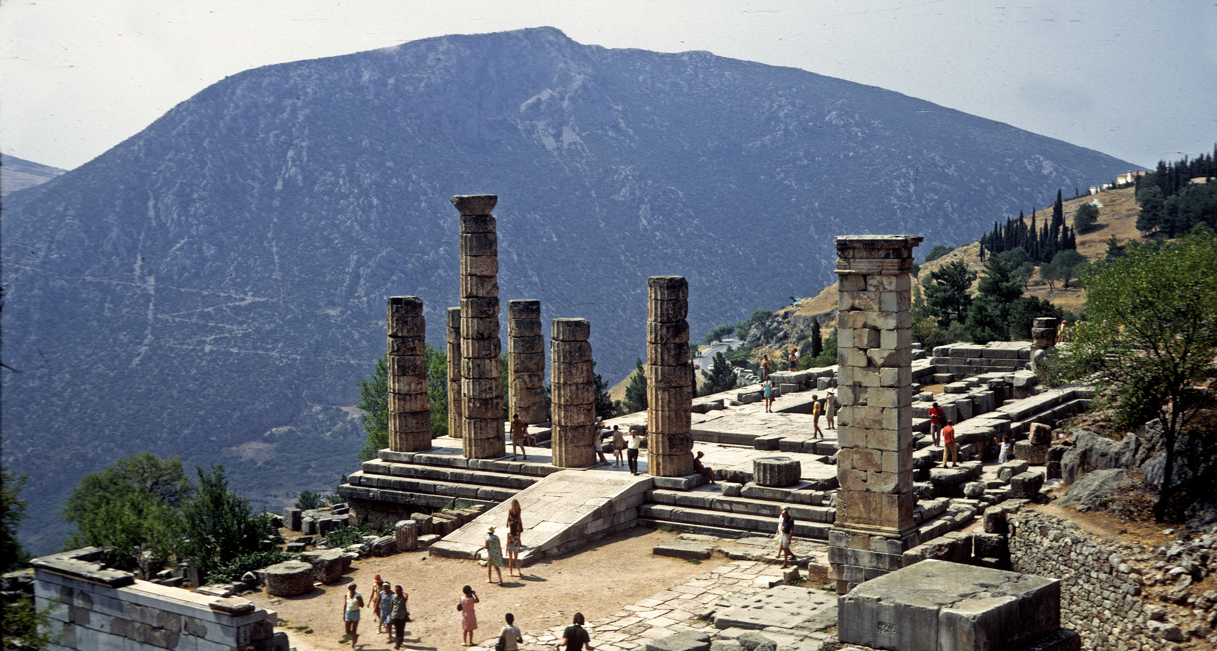Temple d'Apollon à Delphes Temple d'Apollon à Delphes