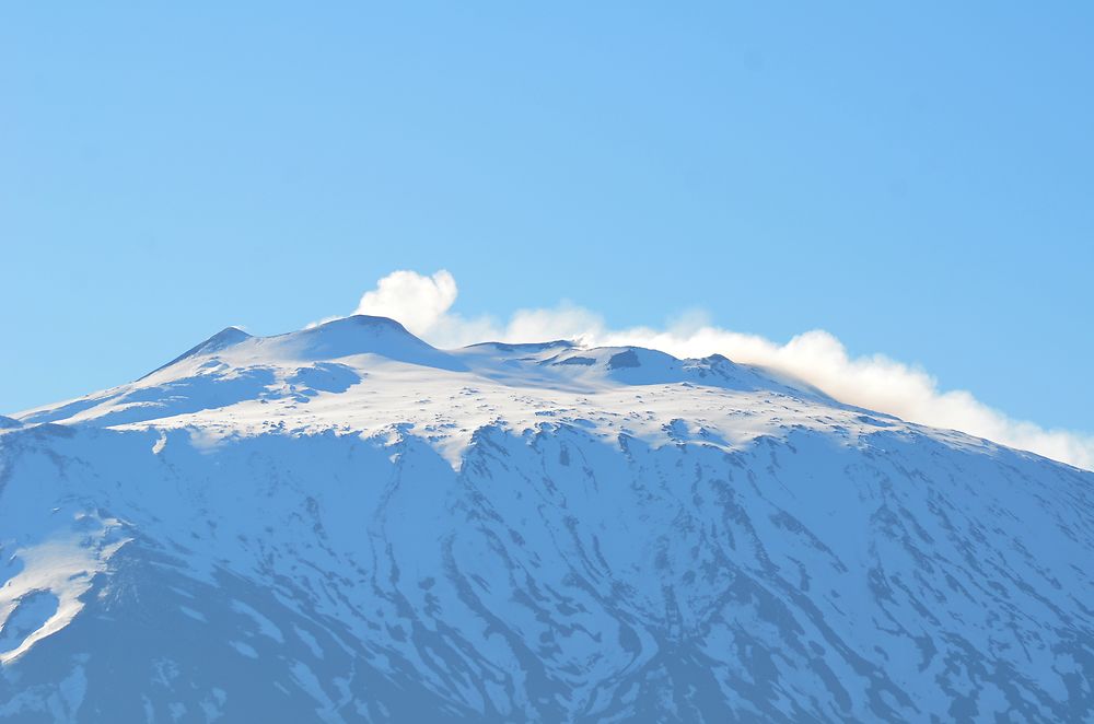 Le sommet de l'Etna au petit matin depuis Bronte