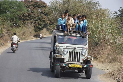 Les écoliers sur les routes de l'Inde