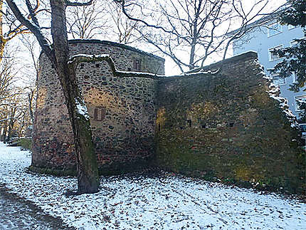 Les restes de fortifications