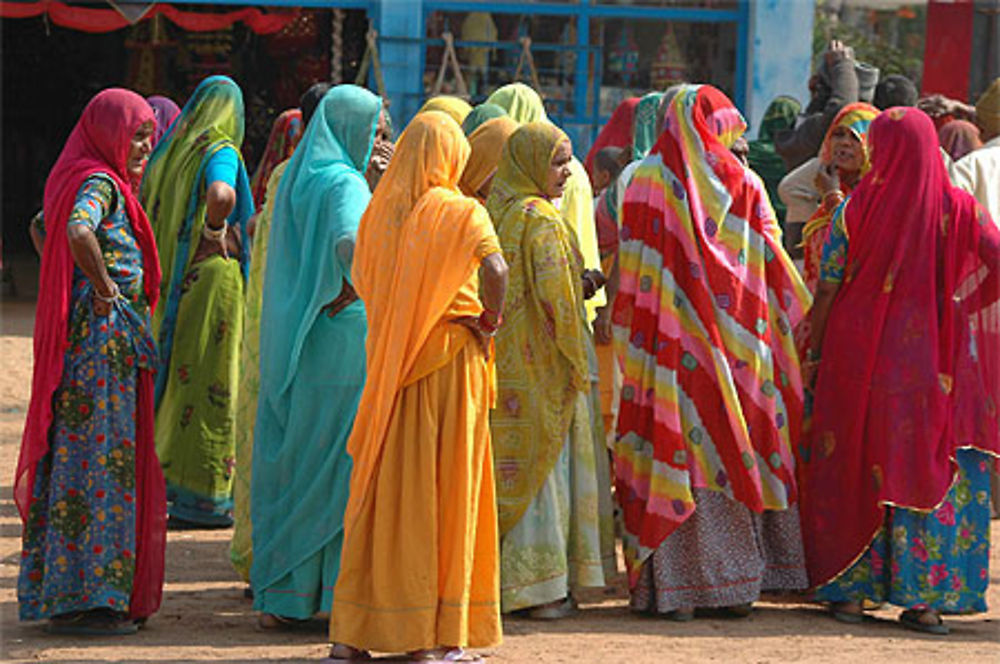 Dames en saree colorés