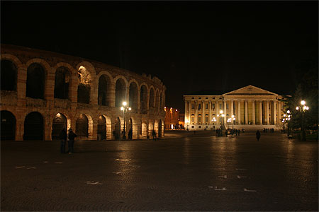 Les arènes de Verone la nuit Les arènes de Verone la nuit