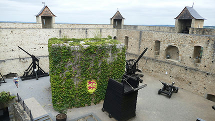 Cour intérieure du château de Mauvezin
