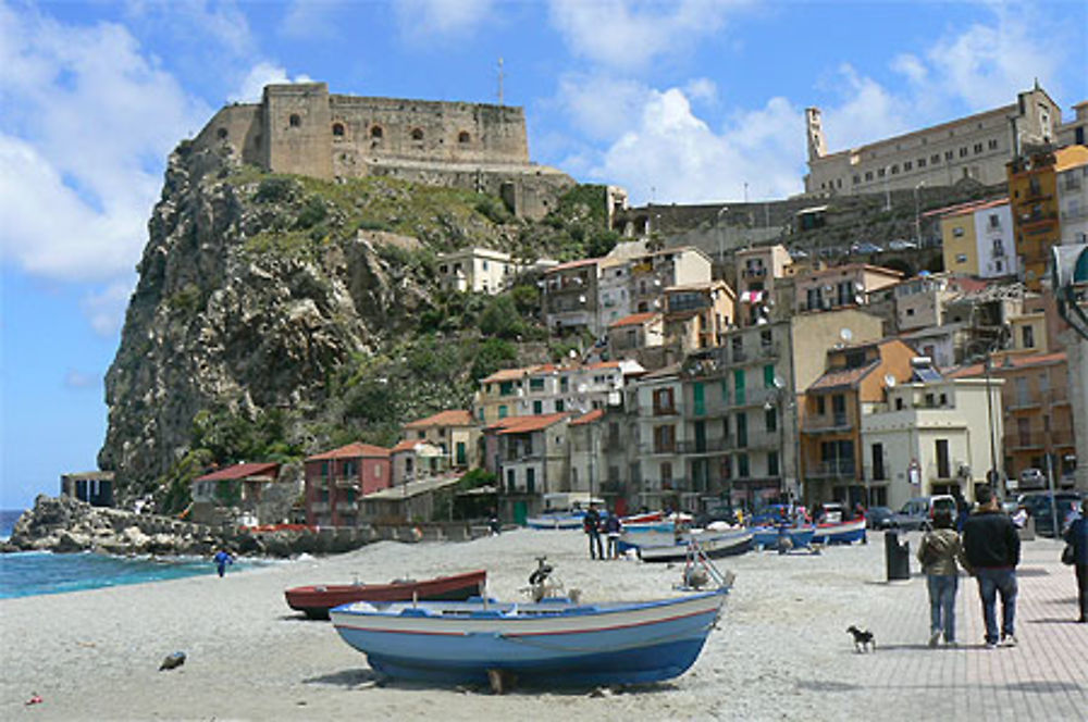 Scilla, la ville basse et le vieux château