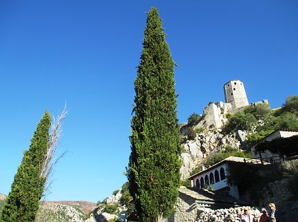 Village et son vieux château