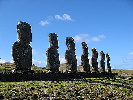 Les 7 Moai de l'ahu Akivi