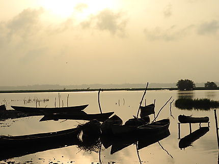 En pirogue sur le Lac Ahémé Bénin