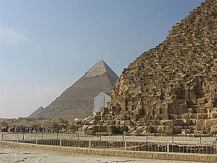 Trois pyramides