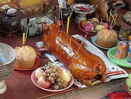 Cochon de lait roti en offrande, wat Phnom