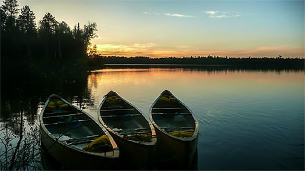 Magnifique coucher de soleil sur la rivière Dumoine