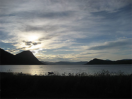 Soleil de minuit sur les fjords