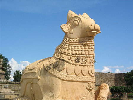 Le Nandhi au Temple de Gangaikondacholapuram Le Nandhi au Temple de Gangaikondacholapuram