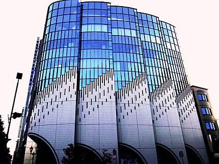 Immeuble moderne à Himeji
