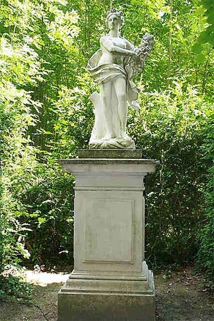 Statue dans les jardins du château de Champs sur Marne