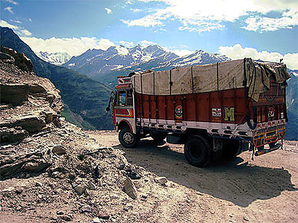 Camion TATA sur la Transhimalayenne