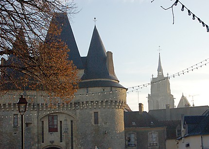 Porte médiévale et église