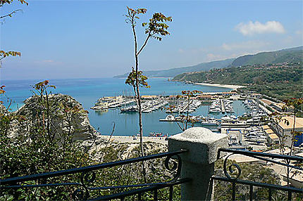 Tropéa, le port vu de la vieille ville