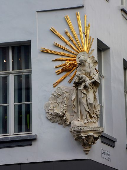 Statue de Madonne à Anvers