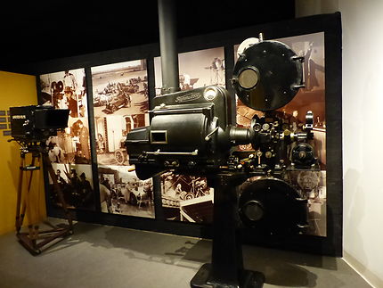 Musée du cinéma les premières caméras de poche