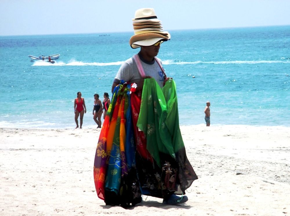 Vendeur sur la plage de Playa Blanca