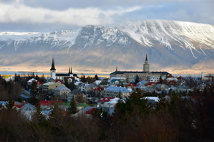Luminosité montagneuse sur Reykjavík