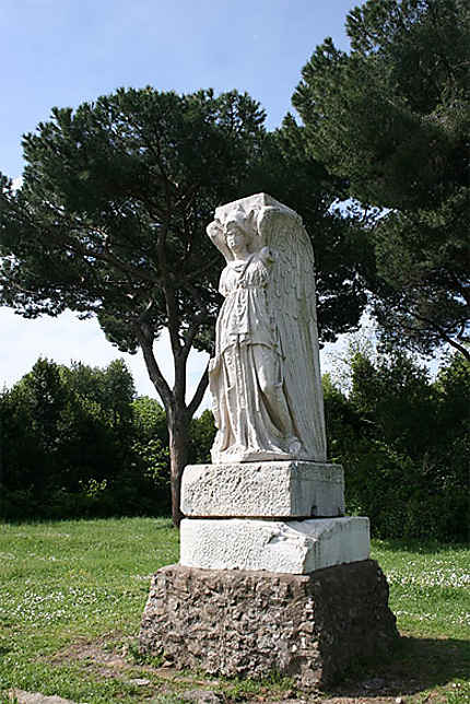 Statue à Ostie