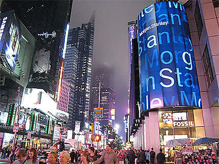 Times Square la tête dans les nuages