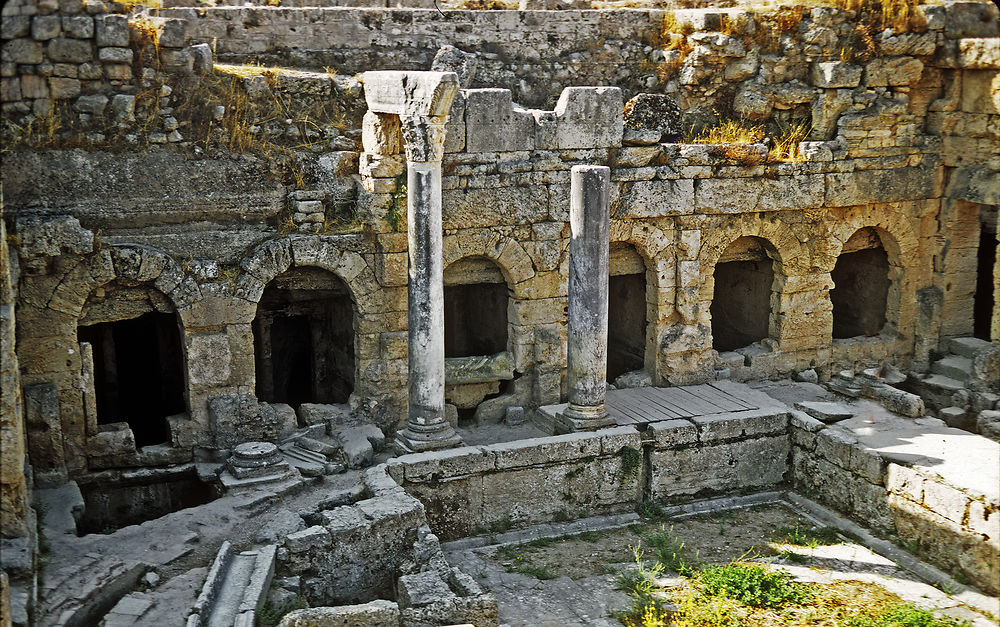 Fontaine Pirène, Ancien Corinthe