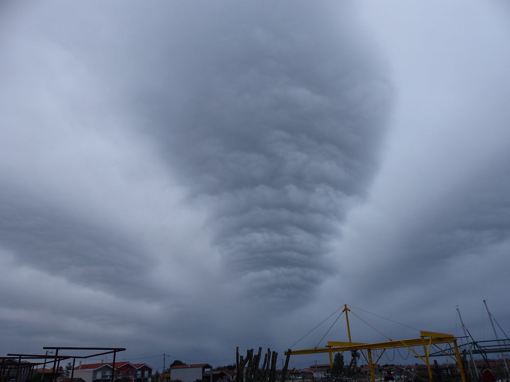 Nuage en forme de tornade