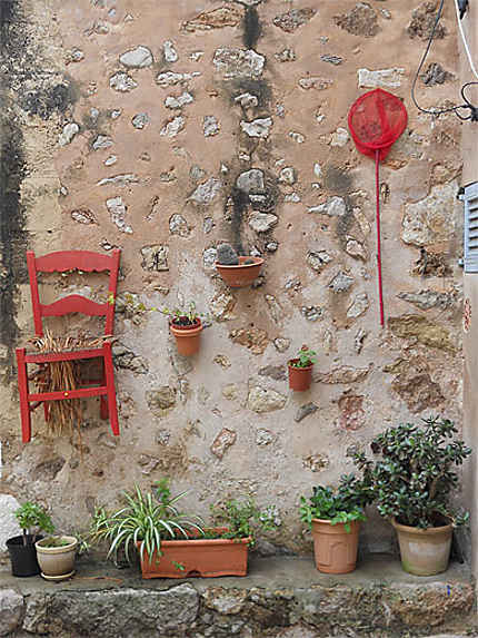 Mur artistique dans une ruelle de Valldemossa