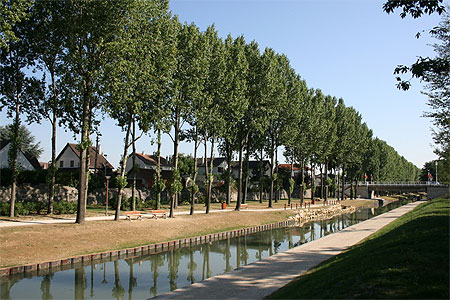 Le canal de l'Ourcq Le canal de l'Ourcq