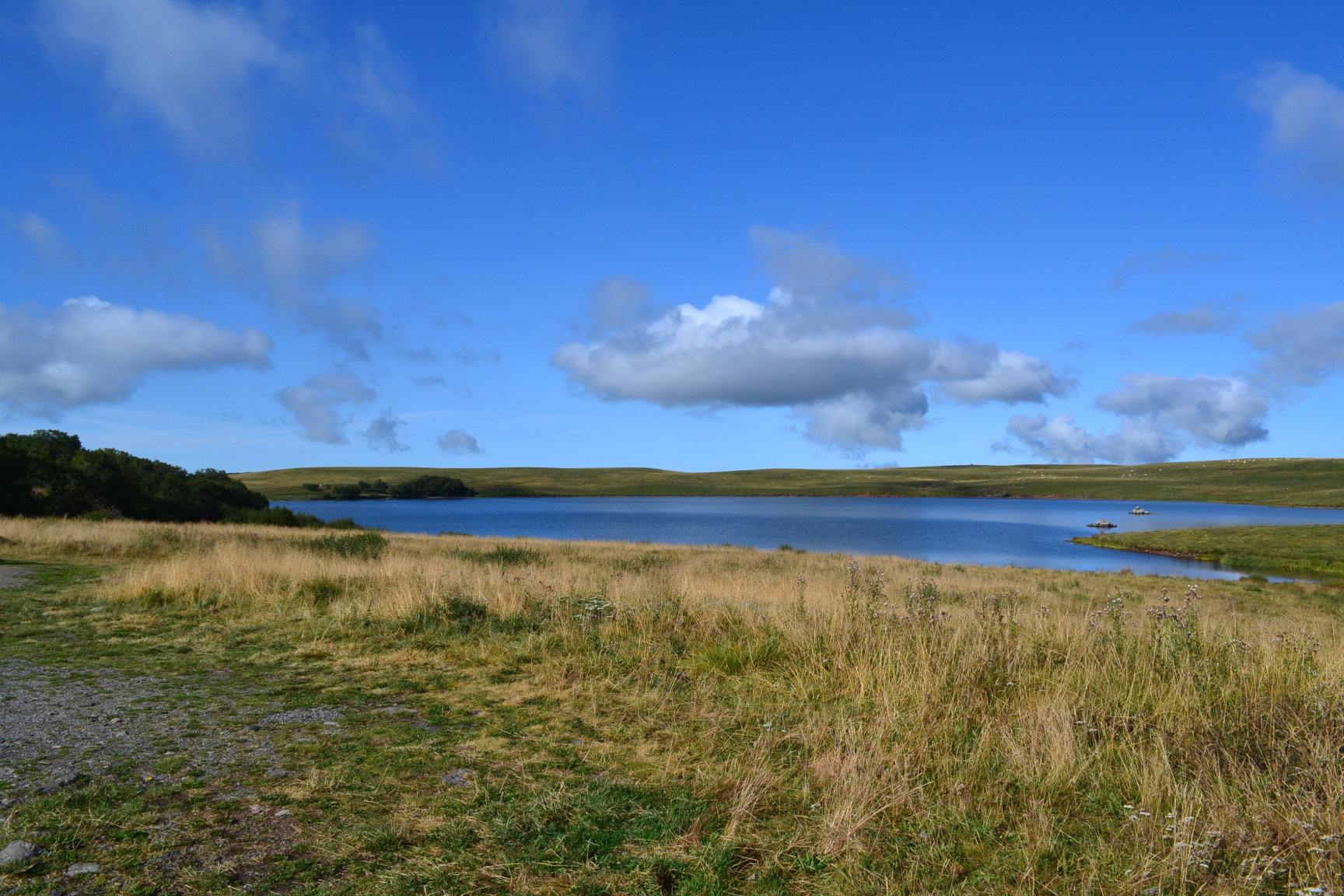 Lac des Moines vers Saint-Chély D'Aubrac Lac des Moines vers Saint-Chély D'Aubrac