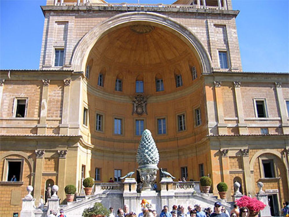 Cour de la &quot;Pomme de Pin&quot; Vatican