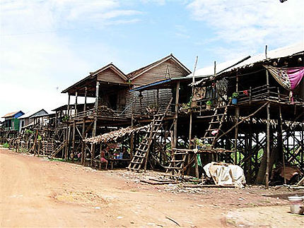 Villahe flottant de Kompong Khleang