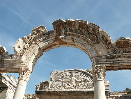Éphèse : le Temple d'Hadrien Éphèse : le Temple d'Hadrien