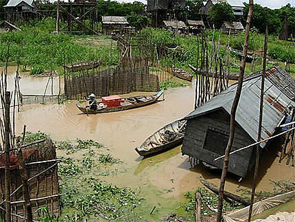 En bateau au village flottant de Kompong Khleang