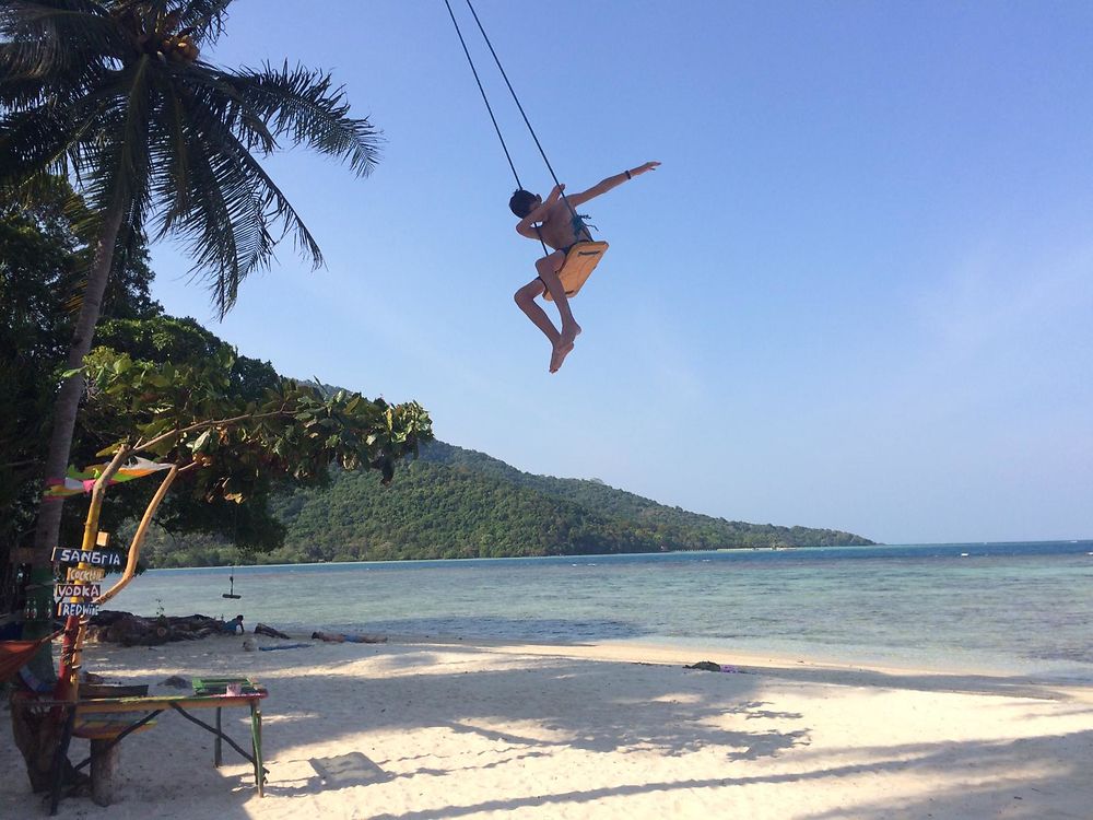 Balançoire sous les cocos