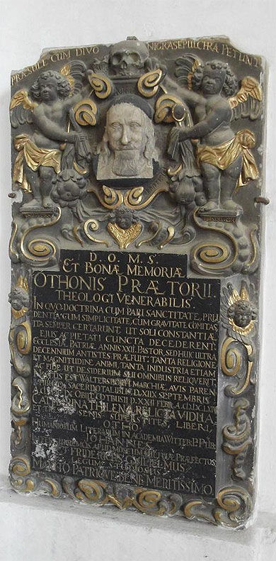 Oberkirche Sankt-Nikolai : pierre tombale d'un pasteur