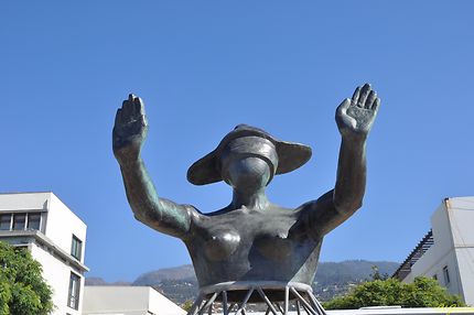 Statue - Bord de mer à Funchal