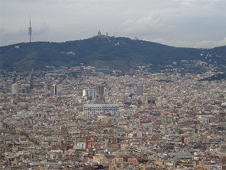 Vue sur Barcelone et la colline du Tibidabo
